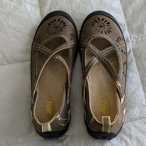 JBU women's flat/sandal
